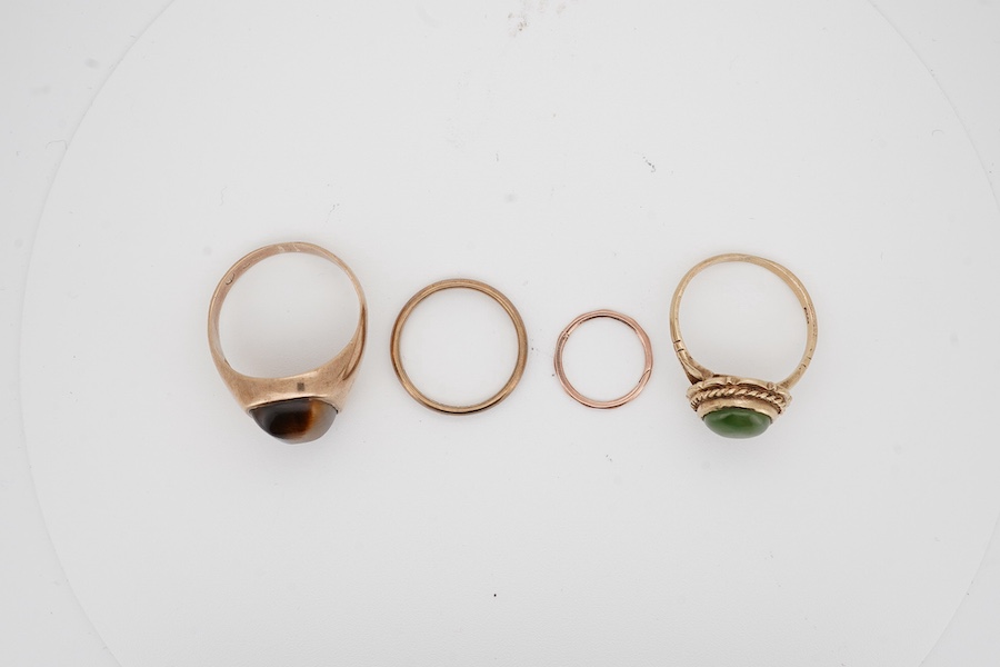 A 9ct gold and tiger's eye quartz set ring, size S, one other 9ct gold and cabochon set ring, a 9ct gold wedding band and a yellow metal earring. Condition - fair